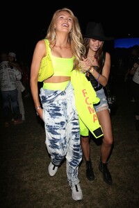 romee-strijd-and-sara-sampaio-coachella-in-indio-04-13-2019-1.thumb.jpg.3774b7309adefc0dbf290188311e0d31.jpg