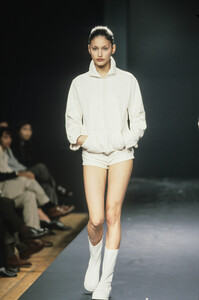 trussardi-ss-1998-4.thumb.jpg.b2168a7fc6e9e769bf658e4aac25a4db.jpg