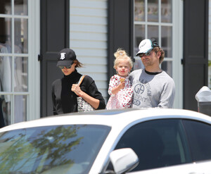 Bradley+Cooper+Irina+Shayk+daughter+WilJCIJAFdEx.jpg