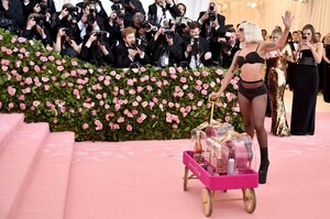 [1147406396] The 2019 Met Gala Celebrating Camp - Notes on Fashion - Arrivals.jpg