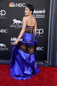 Halsey+2019+Billboard+Music+Awards+Arrivals+EVEdjxw1qWRx.jpg