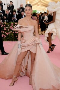 [1147421750] The 2019 Met Gala Celebrating Camp - Notes on Fashion - Arrivals.jpg