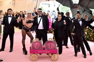 [1147406503] The 2019 Met Gala Celebrating Camp - Notes on Fashion - Arrivals.jpg