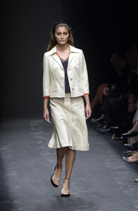 1654027937_AlbertaFerretti2001WomenRTW30.thumb.jpg.b0728961147aaca7c7a988437c6c616a.jpg