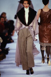 343269329_isaac-mizrahi-fw-1993(33).thumb.jpg.5f7a055a3446613054216d203733dc40.jpg