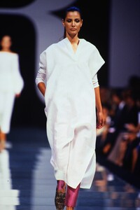 36879160_gianfranco-ferre-ss-1997(5).thumb.jpg.e3b1042643c97077e966b3e36189db39.jpg