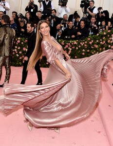 [1141827153] The 2019 Met Gala Celebrating Camp - Notes On Fashion - Arrivals.jpg