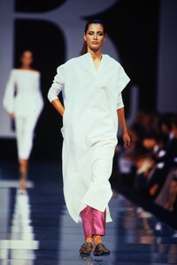 42446159_gianfranco-ferre-ss-1997(6).thumb.jpg.06338caf9ba34e5f7edffbd1b8504254.jpg