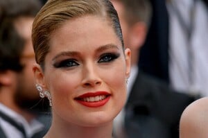 [42011e7da8ed44efb207a0b72c7865d9] Cannes Once Upon A Time In Hollywood Premiere JR.jpg