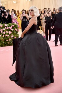 [1147404796] The 2019 Met Gala Celebrating Camp - Notes on Fashion - Arrivals [1].jpg