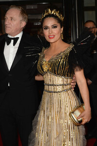 510727166_SalmaHayekMarkCelebrates2019MetGalau3MFA5A53p7x.thumb.jpg.685a5482a3e179220b393396b8301aa9.jpg