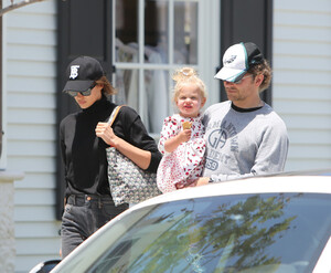 Bradley+Cooper+Irina+Shayk+daughter+RufgL_-WaPjx.jpg