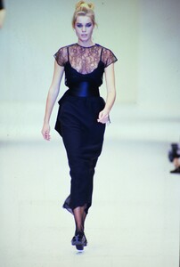 597392031_blumarine-fw-1994(10).thumb.jpg.ecab124d91a0fa12fba2e06cf58fb05f.jpg