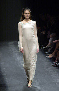 629553953_AlbertaFerretti2001WomenRTW108.thumb.jpg.b6c01efced3a638bb4543265819ea84b.jpg