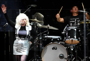 791574728_DebbieHarry36thAnnualASCAPPopMusicAwardstj4t24JBApAx.thumb.jpg.b677521f78b50a88674e87c18bb55d7b.jpg