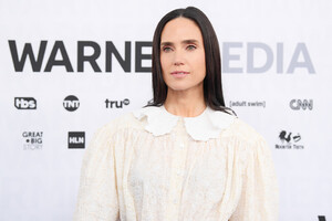 844290459_JenniferConnellyWarnerMediaUpfront20194e6dwzFO2e0x.thumb.jpg.074bdcee45abfed5e5090d9b34e78403.jpg