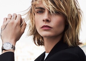 Cara-Delevingne-Tag-Heuer-Carrera-Campaign01.thumb.jpg.4884e3204cf0007c0b527d52fc49f268.jpg