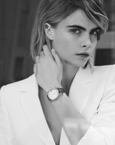 Cara-Delevingne-Tag-Heuer-Carrera-Campaign02.thumb.jpg.41b59028be024fe5b0e4ef363997f2b4.jpg