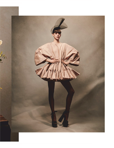 Komarovski_Vogue_Germany_April_2019_02.thumb.png.54bdb2e841d07d75f0aba71c86ecd364.png