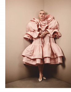 Komarovski_Vogue_Germany_April_2019_05.thumb.png.478512cb6930d6ac5c0e982204474df2.png