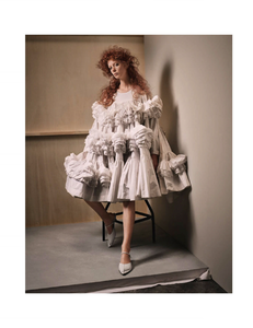 Komarovski_Vogue_Germany_April_2019_08.thumb.png.2fa4bedc9b49088b171bae9b43d78f09.png