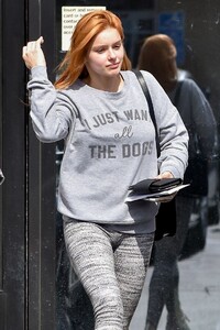 ariel-winter-out-in-studio-city-05-16-2019-1.jpg