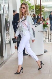 doutzen-kroes-is-stylish-martinez-hotel-in-cannes-05-21-2019-5.jpg