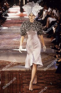 givenchy-fall-1997-hc-paris-shutterstock-editorial-6906139m.jpg