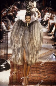 givenchy-fall-1997-hc-paris-shutterstock-editorial-6906139u.jpg