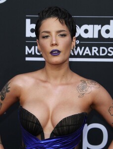 halsey-2019-billboard-music-awards-13.jpg