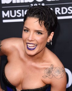 halsey-2019-billboard-music-awards-3.jpg