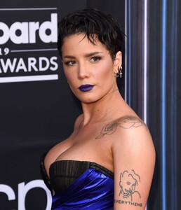 halsey-2019-billboard-music-awards-4.jpg