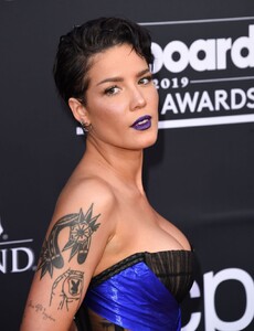 halsey-2019-billboard-music-awards-5.jpg