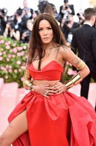 halsey-2019-met-gala-5.jpg