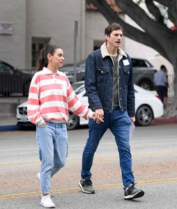 mila-kunis-and-ashton-kutcher-out-in-los-angeles-05-15-2019-5.jpg