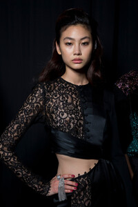 prabal-gurung-bks-g-rf19-5970.thumb.jpg.bfd2500a465d173edf800bfd9874fb22.jpg