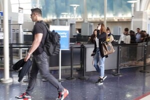 sofia-vergara-at-lax-in-la-05-02-2019-7.jpg