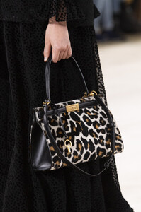 tory-burch-clp-rf19-2862.thumb.jpg.1e9fec6b07ad30e727cf1c1825f2f826.jpg