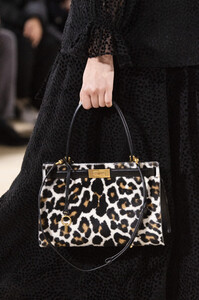 tory-burch-clp-rf19-2869.thumb.jpg.5785357087549486375b52d82b3fff0d.jpg