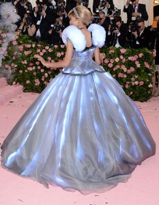 zendaya-2019-met-gala-1.jpg