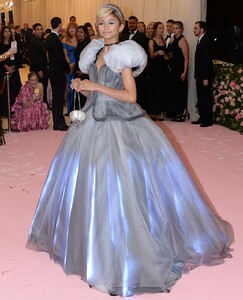 zendaya-2019-met-gala-4.jpg