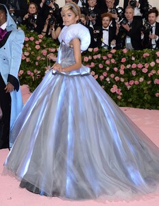 zendaya-2019-met-gala-5.jpg