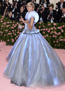 zendaya-2019-met-gala-9.jpg