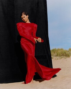 zendaya-vogue-us-june-2019-4.jpg