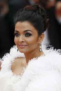 Aishwarya+Rai+Le+Belle+Epoque+Red+Carpet+72nd+0quWfk0pb3Yx.jpg