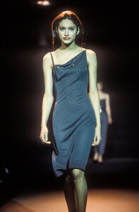 1629481136_PacoRabanne1997WomenRTW24.thumb.jpg.b69cb486f9bf4b78c5196ba63d49166c.jpg