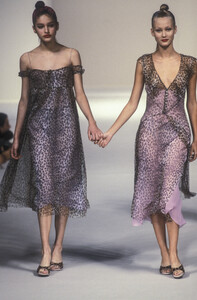 1690372965_Blumarine1997WomenRTW81.thumb.jpg.9cab2c805a51f1c0288953dd4ba83f8e.jpg