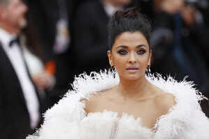 Aishwarya+Rai+Le+Belle+Epoque+Red+Carpet+72nd+1KiDdyi4QhLx.jpg