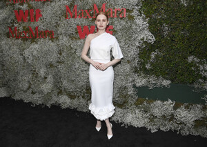 Madelaine+Petsch+Max+Mara+Celebrates+Elizabeth+dMLMOOPqBGgx.jpg