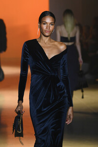 1870151752_CushnieRunwayFebruary2019NewYorkFashionNsPEWObhfvcx.thumb.jpg.5a38b20e8d4f3d17ae1ff27aa49fa8e2.jpg